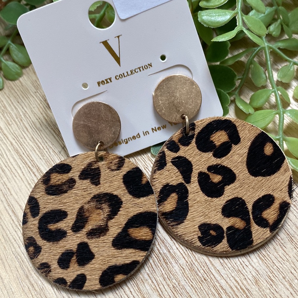 🎉HP🎉 V Foxy Collection Leopard Print Earrings 💗 Gold Brown & Black